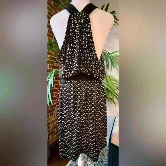 BCBGeneration Dress Size S-Short Racerback with Jersey Moc Wrap Vneck, preowned - Picture 2 of 11